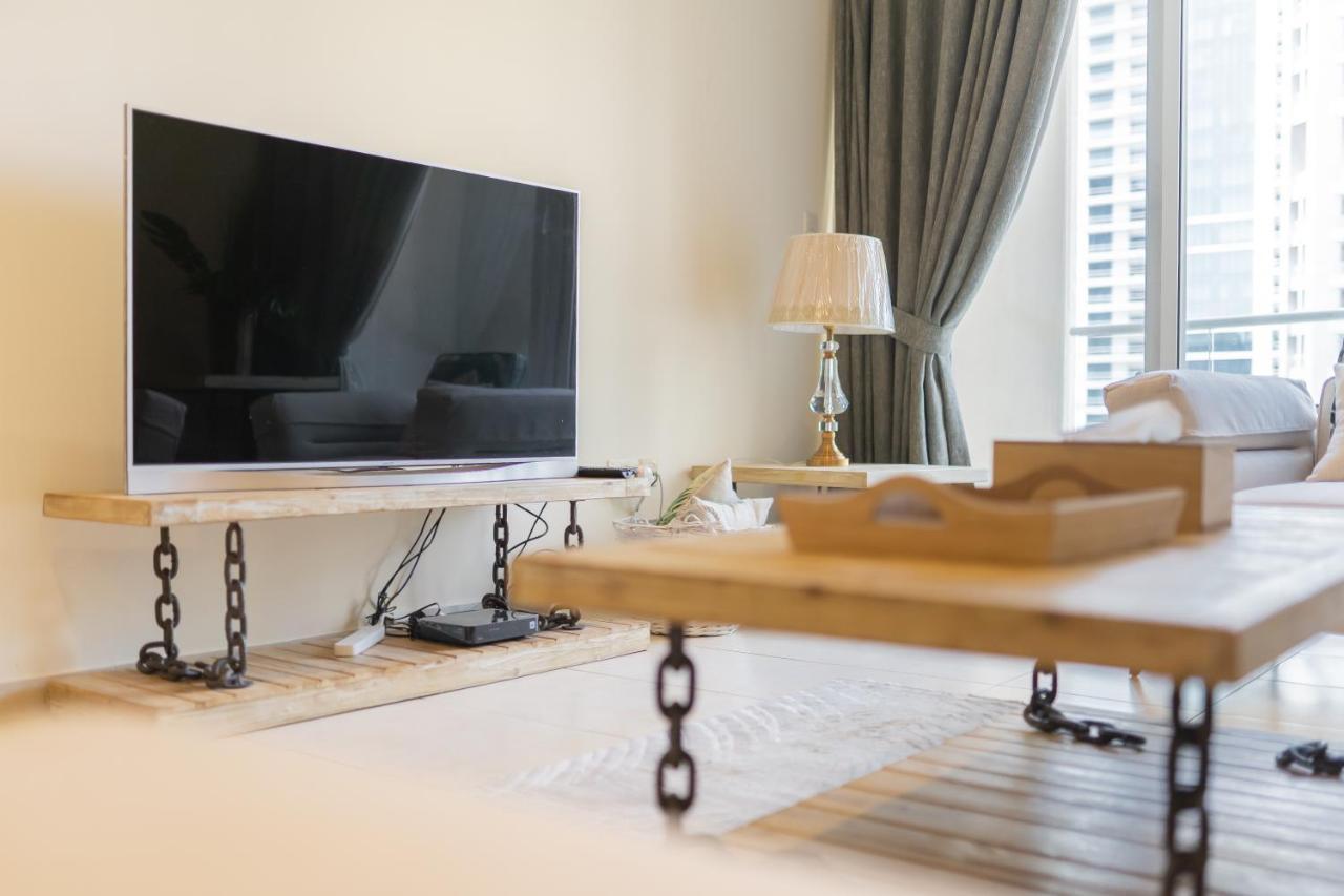Higuests - Spacious Next To Harbour & Marina Apartment